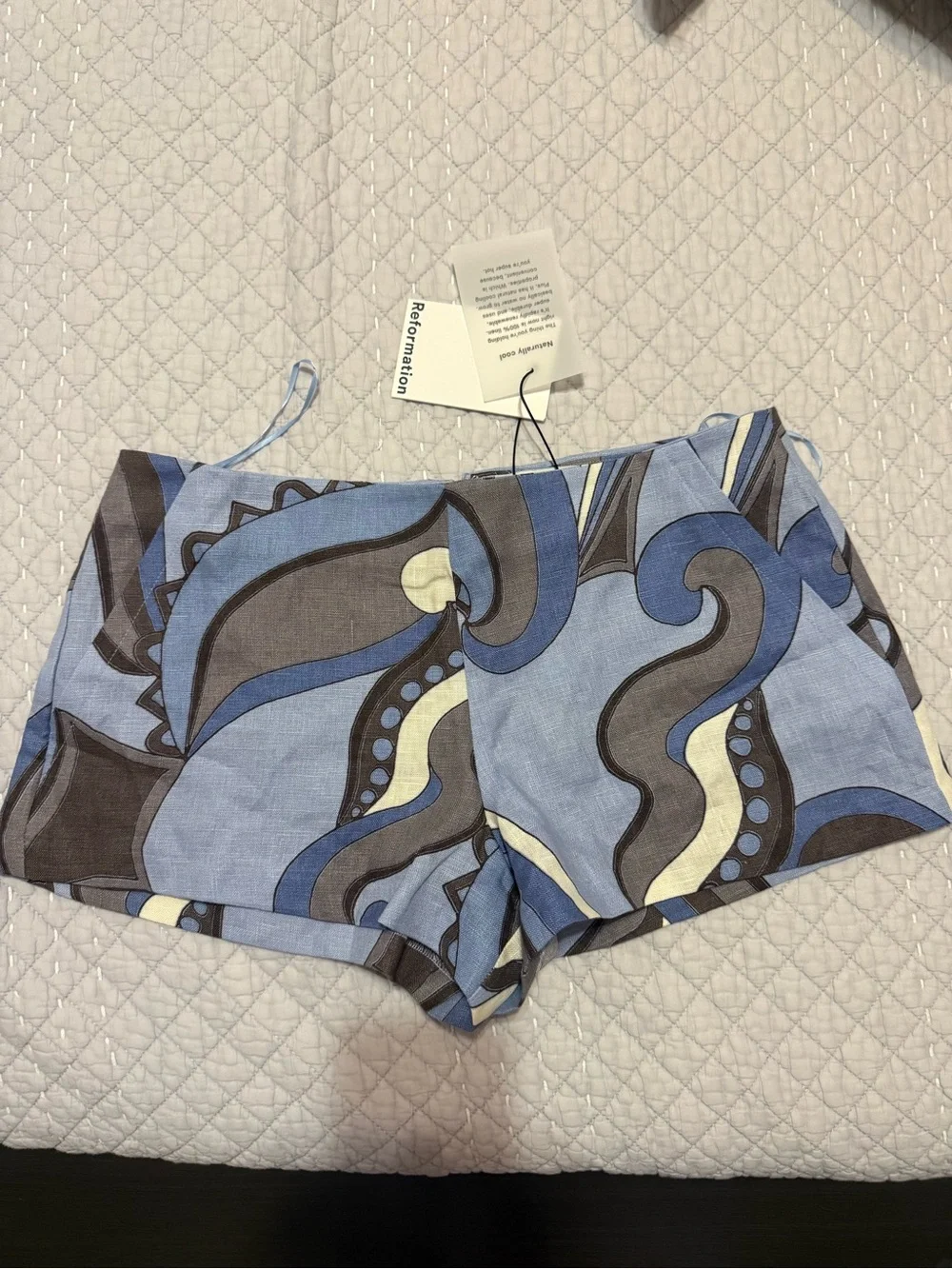 NWT Reformation low rise linen shorts size 2